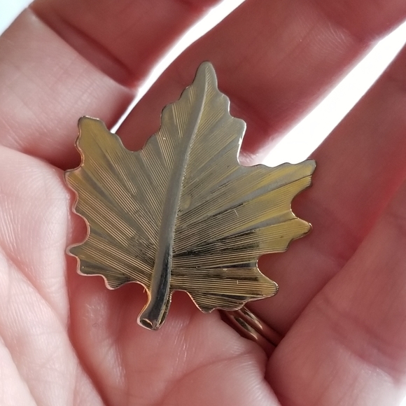 Vintage maple leaf brooch fall pin nature silver gold tone jewelry autumn - Picture 3 of 13
